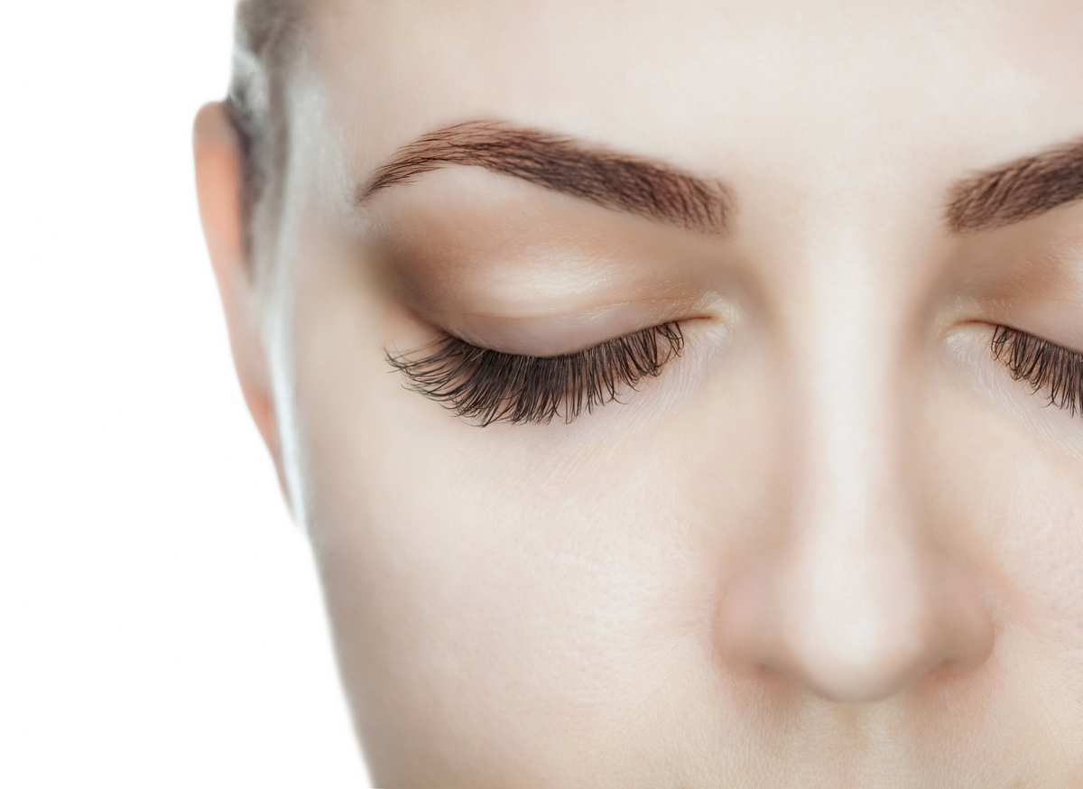 Why are my lashes falling out? - Top 5 Reasons