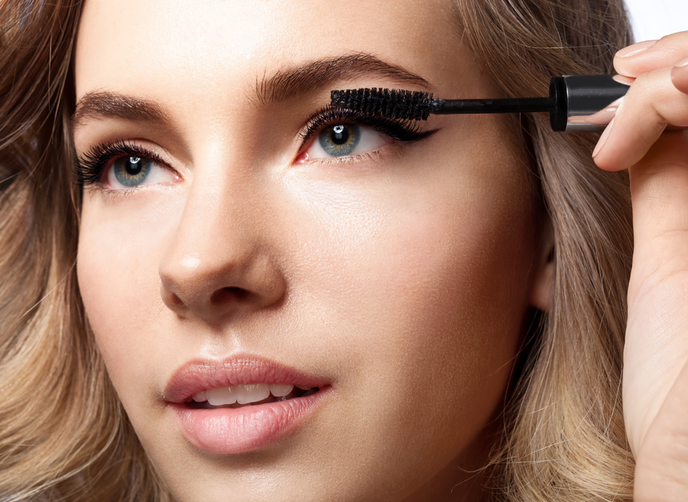 How To Make Your Eyes Look Bigger (In 6 Easy Steps)